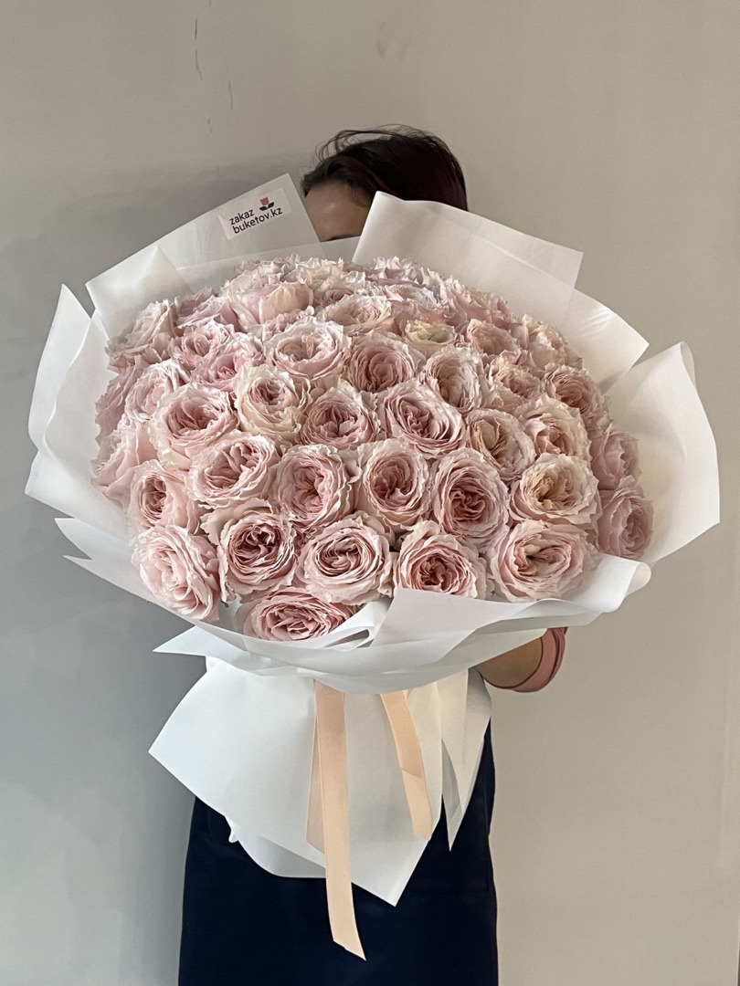 Букет из 51 пионовидной розы Tsumugi