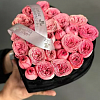 Букеты пионовидных роз в коробке