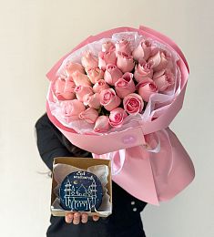 Сет "Кутты мейрам" букет из 25 роз и бенто тематический бенто тортик