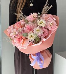 Букет «Эстель» из роз, лизиантусов и сухоцветов
