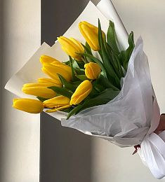 Букет из 11 желтых тюльпанов