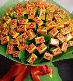 Букет из конфет "Love is"