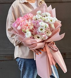 Букет "Семнадцать 1.0" с голландской гортензией