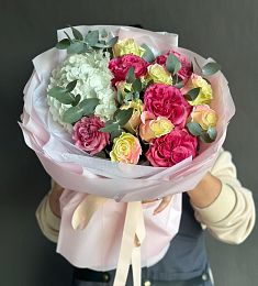 Букет "Сказочные грезы" букет из гортензий и градиентных роз