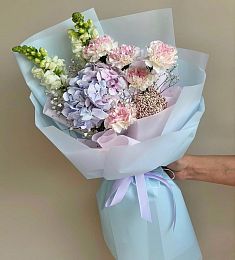 Букет "Чистая лазурь" из гортензий и гвоздик