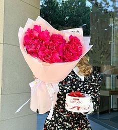 Сет "Сладкий Май" букет роз и  Raffaello