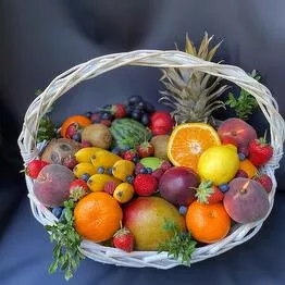 Подарочная корзина №16 с фруктами