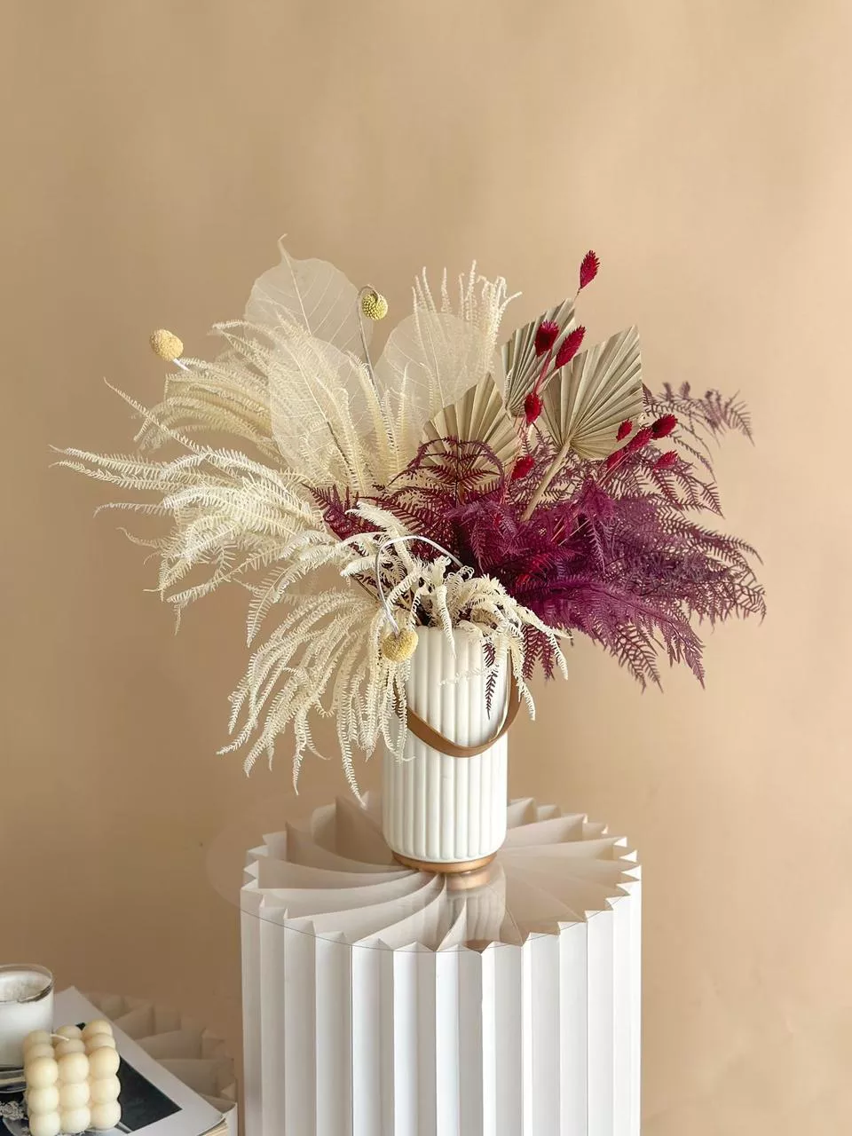 Композиция "Тропический бриз" из сухоцветов в вазе